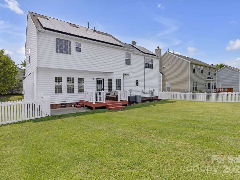 12303 Shadow Ridge Lane, Charlotte, NC 28273.  MLS# CAR4264466, YatesRealty ID 22451. Fenced Yard