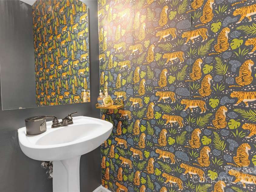 12303 Shadow Ridge Lane, Charlotte, NC 28273.  MLS# CAR4264466, YatesRealty ID 22451. Half Bath