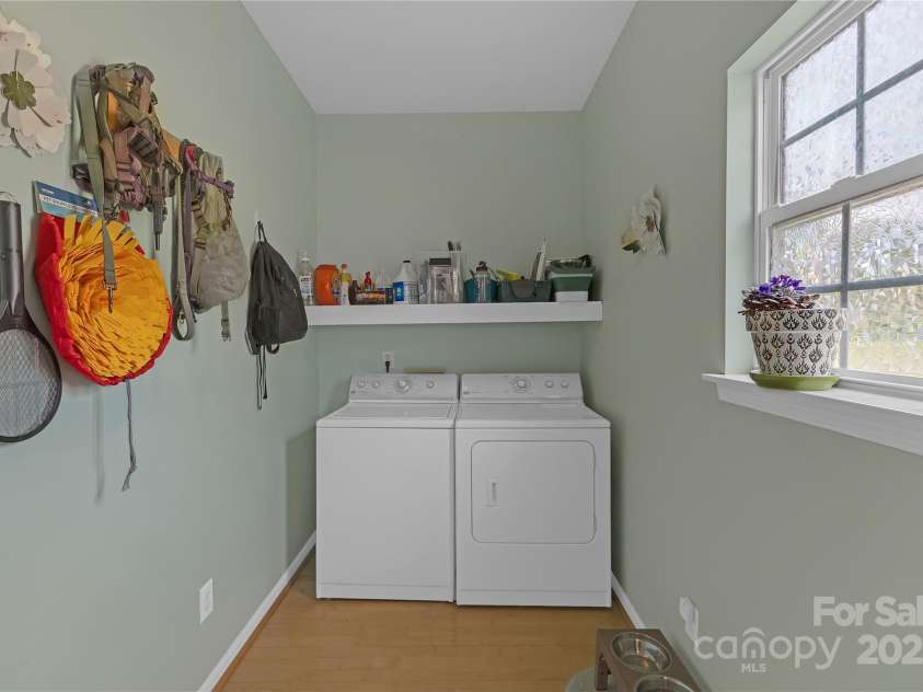 12303 Shadow Ridge Lane, Charlotte, NC 28273.  MLS# CAR4264466, YatesRealty ID 22451. Laundry/ Mud Room