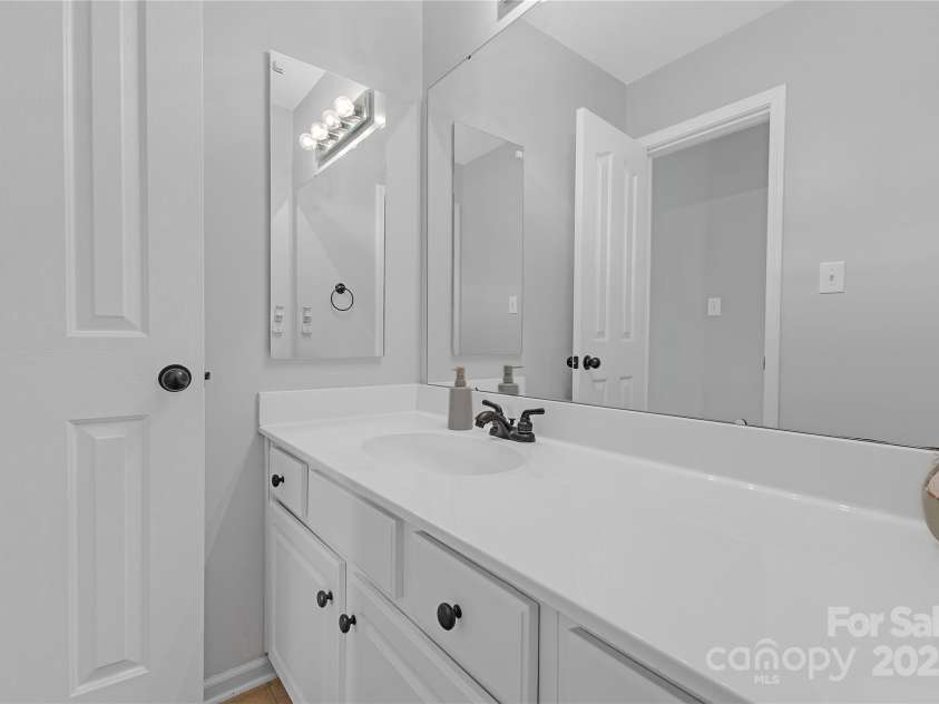 12303 Shadow Ridge Lane, Charlotte, NC 28273.  MLS# CAR4264466, YatesRealty ID 22451. Second Bath
