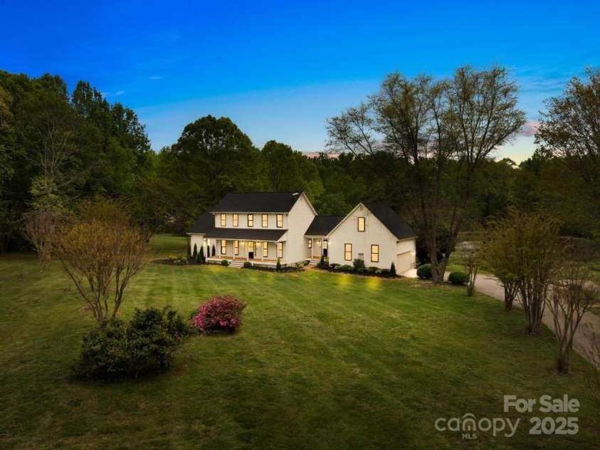 170 Della Drive, Statesville, NC 28625.  MLS# CAR4239883, YatesRealty ID 22452. 