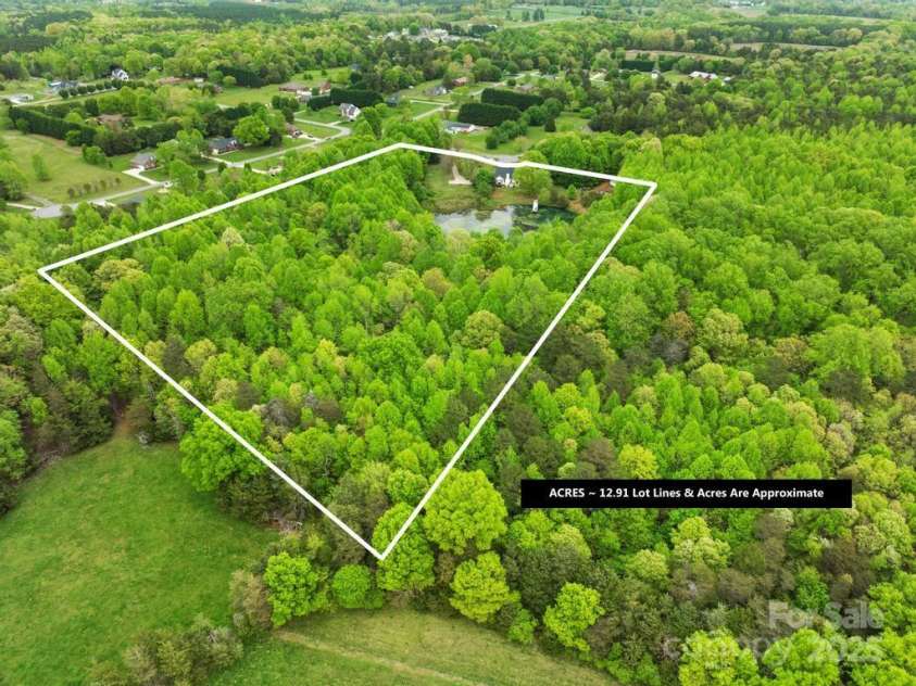 170 Della Drive, Statesville, NC 28625.  MLS# CAR4239883, YatesRealty ID 22452. 