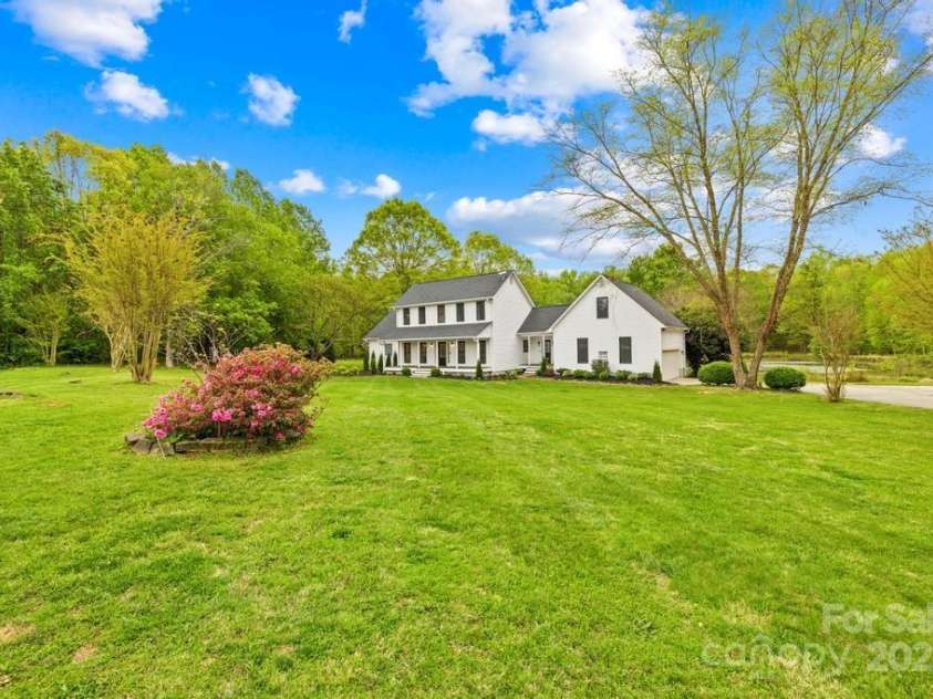 170 Della Drive, Statesville, NC 28625.  MLS# CAR4239883, YatesRealty ID 22452. 