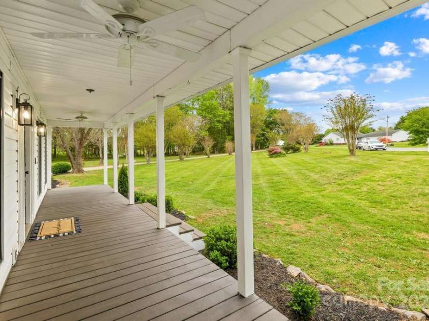 170 Della Drive, Statesville, NC 28625.  MLS# CAR4239883, YatesRealty ID 22452. 