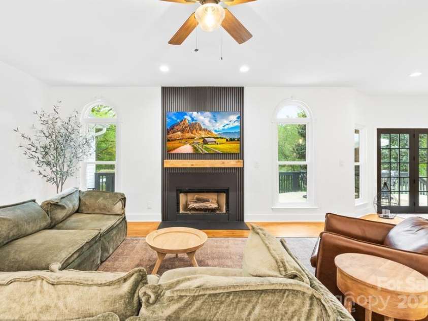 170 Della Drive, Statesville, NC 28625.  MLS# CAR4239883, YatesRealty ID 22452. 