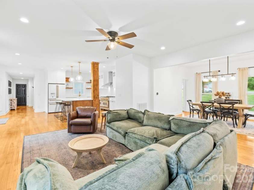 170 Della Drive, Statesville, NC 28625.  MLS# CAR4239883, YatesRealty ID 22452. 