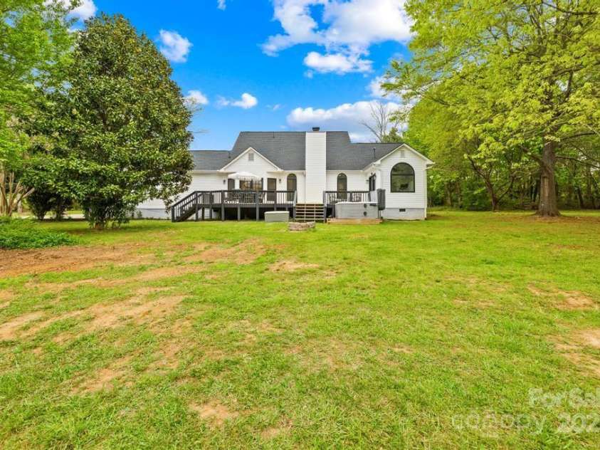 170 Della Drive, Statesville, NC 28625.  MLS# CAR4239883, YatesRealty ID 22452. 