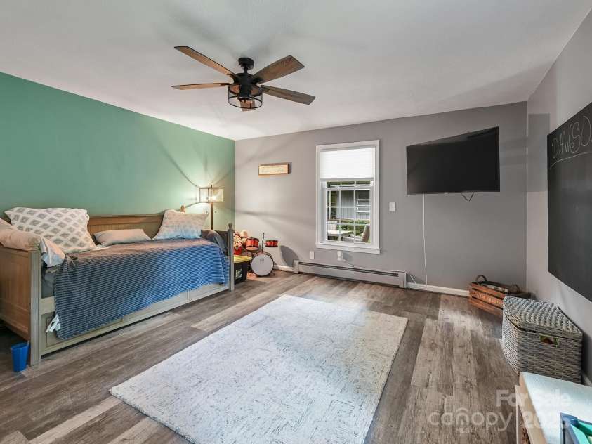 3221 Debbie Drive, Hendersonville, NC 28791.  MLS# CAR4255457, YatesRealty ID 22453. Plenty of Room