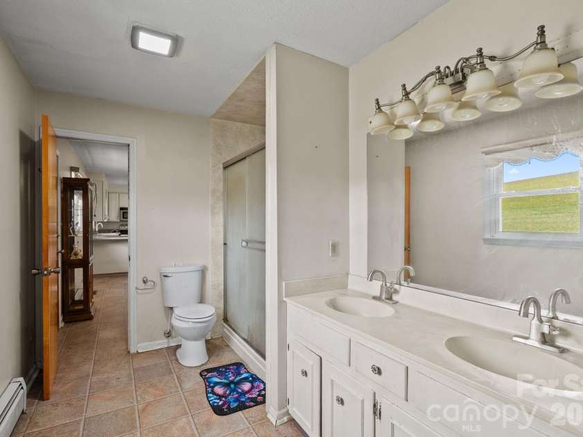 52 Will Smith Lane, Leicester, NC 28748.  MLS# CAR4379317, YatesRealty ID 22454. Full Bath