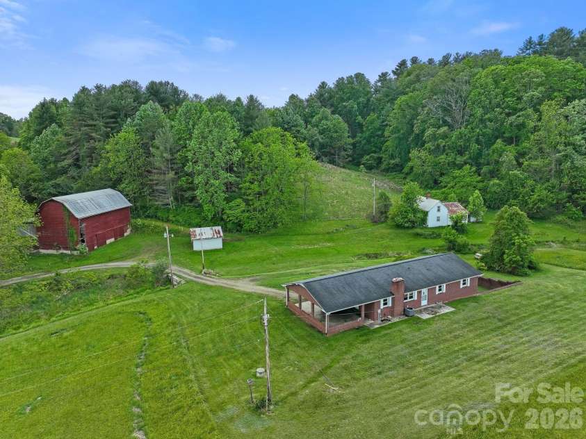 52 Will Smith Lane, Leicester, NC 28748.  MLS# CAR4379317, YatesRealty ID 22454. Make me your next home!
