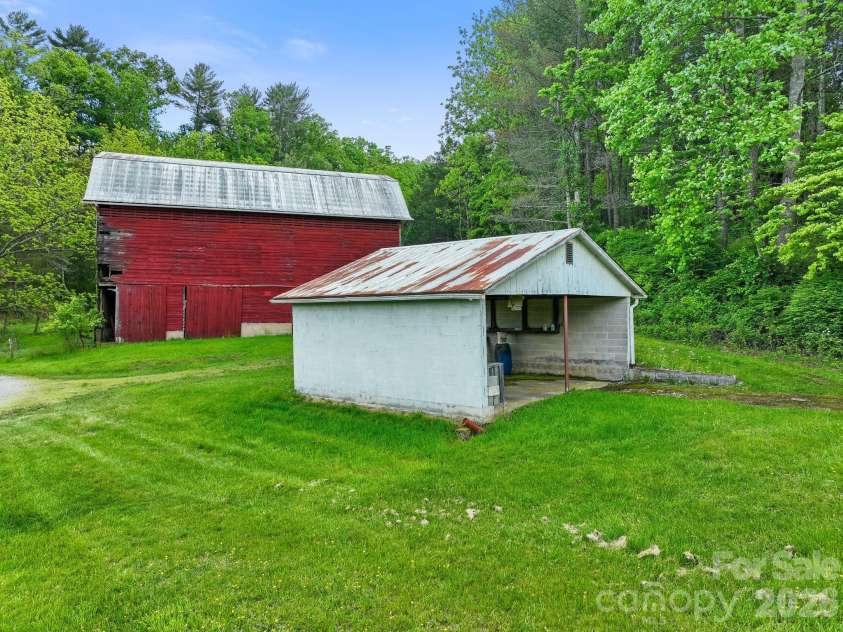 52 Will Smith Lane, Leicester, NC 28748.  MLS# CAR4379317, YatesRealty ID 22454. Space for a workshop/extra storage.