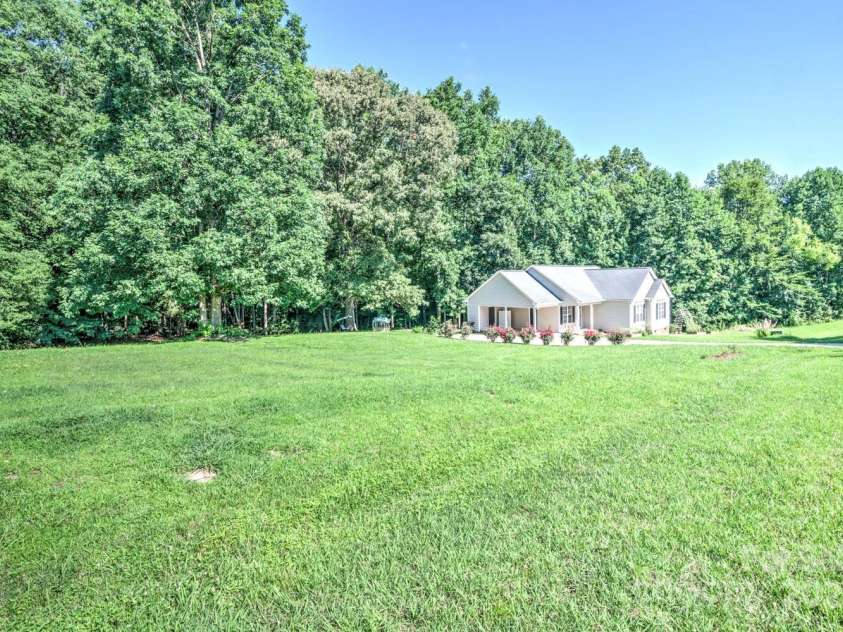 5437 Mallard Lane, Gastonia, NC 28052.  MLS# CAR4273563, YatesRealty ID 22454. 