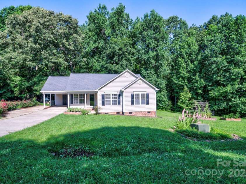 5437 Mallard Lane, Gastonia, NC 28052.  MLS# CAR4273563, YatesRealty ID 22454. 