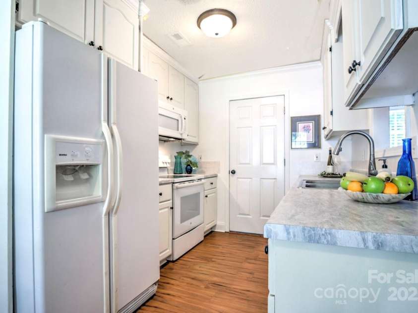 5437 Mallard Lane, Gastonia, NC 28052.  MLS# CAR4273563, YatesRealty ID 22454. 