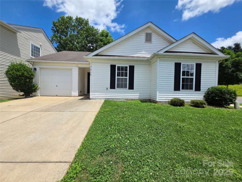 7315 Fig Lane, Charlotte, NC 28215.  MLS# CAR4273557, YatesRealty ID 22455. 