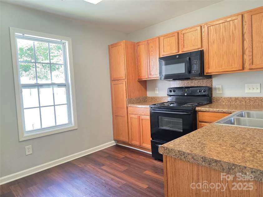 7315 Fig Lane, Charlotte, NC 28215.  MLS# CAR4273557, YatesRealty ID 22455. 