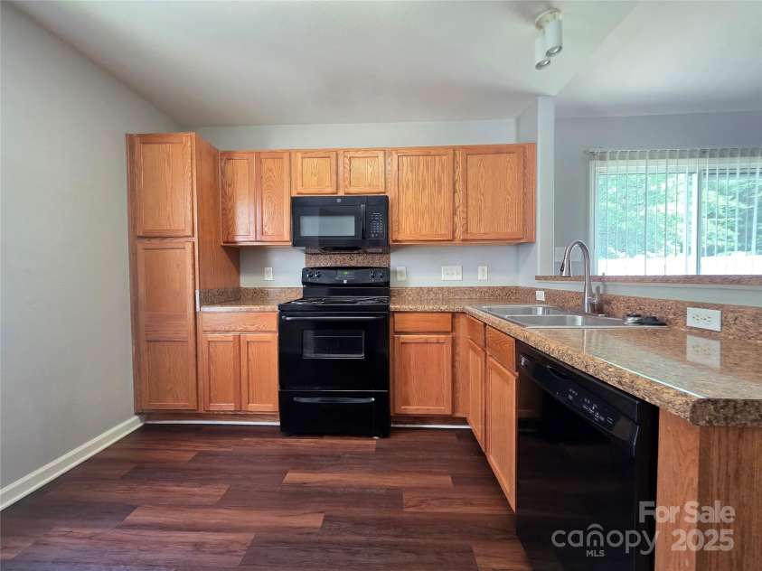 7315 Fig Lane, Charlotte, NC 28215.  MLS# CAR4273557, YatesRealty ID 22455. 