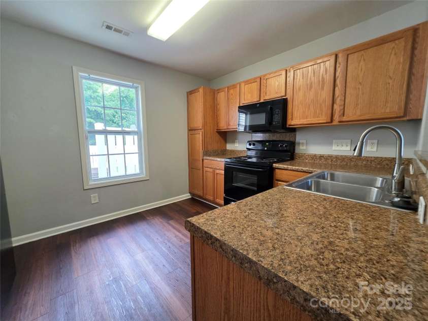 7315 Fig Lane, Charlotte, NC 28215.  MLS# CAR4273557, YatesRealty ID 22455. 