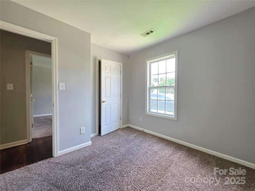 7315 Fig Lane, Charlotte, NC 28215.  MLS# CAR4273557, YatesRealty ID 22455. 
