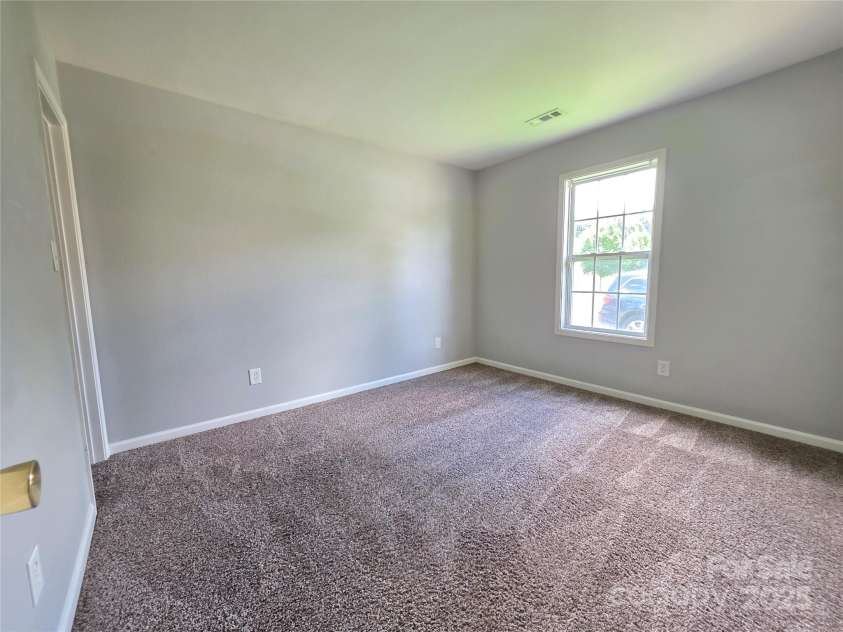 7315 Fig Lane, Charlotte, NC 28215.  MLS# CAR4273557, YatesRealty ID 22455. 