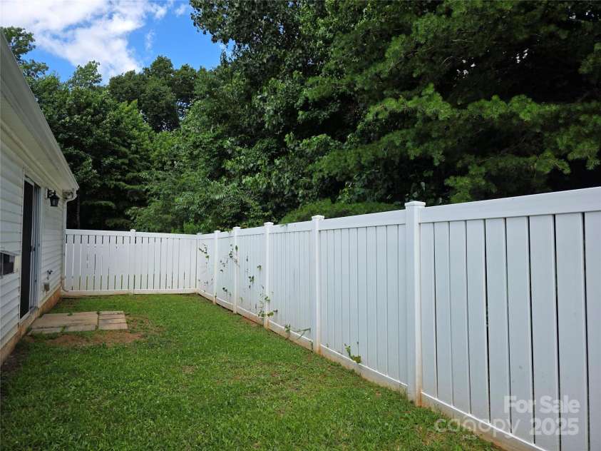 7315 Fig Lane, Charlotte, NC 28215.  MLS# CAR4273557, YatesRealty ID 22455. 