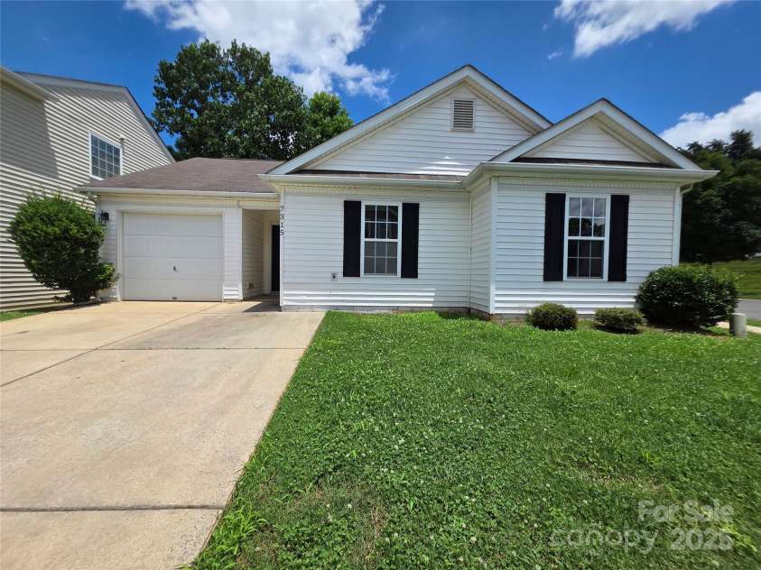 7315 Fig Lane, Charlotte, NC 28215.  MLS# CAR4273557, YatesRealty ID 22455. 