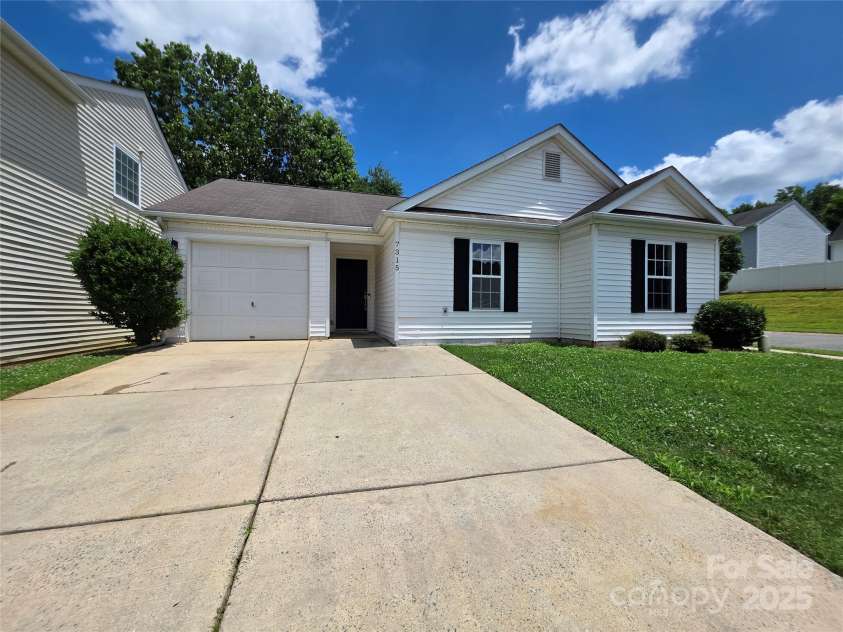 7315 Fig Lane, Charlotte, NC 28215.  MLS# CAR4273557, YatesRealty ID 22455. 
