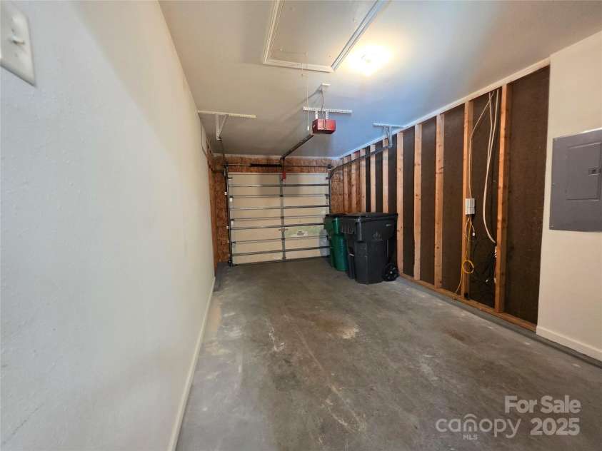 7315 Fig Lane, Charlotte, NC 28215.  MLS# CAR4273557, YatesRealty ID 22455. 