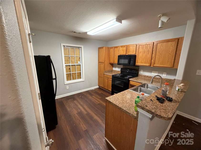 7315 Fig Lane, Charlotte, NC 28215.  MLS# CAR4273557, YatesRealty ID 22455. 