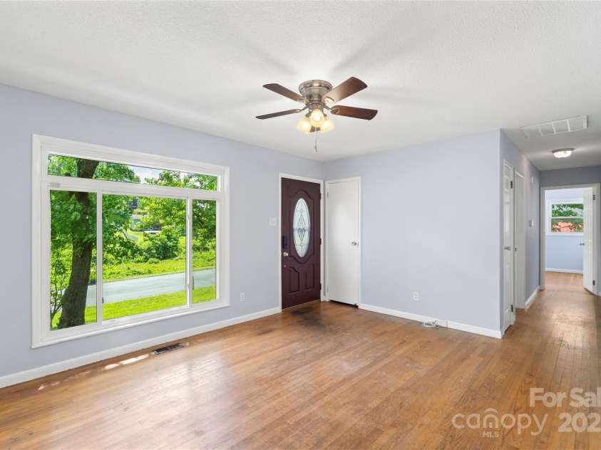 1075 Parkview Drive, Gastonia, NC 28054.  MLS# CAR4260732, YatesRealty ID 22456. 