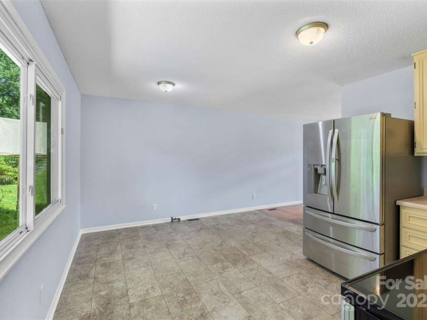 1075 Parkview Drive, Gastonia, NC 28054.  MLS# CAR4260732, YatesRealty ID 22456. 