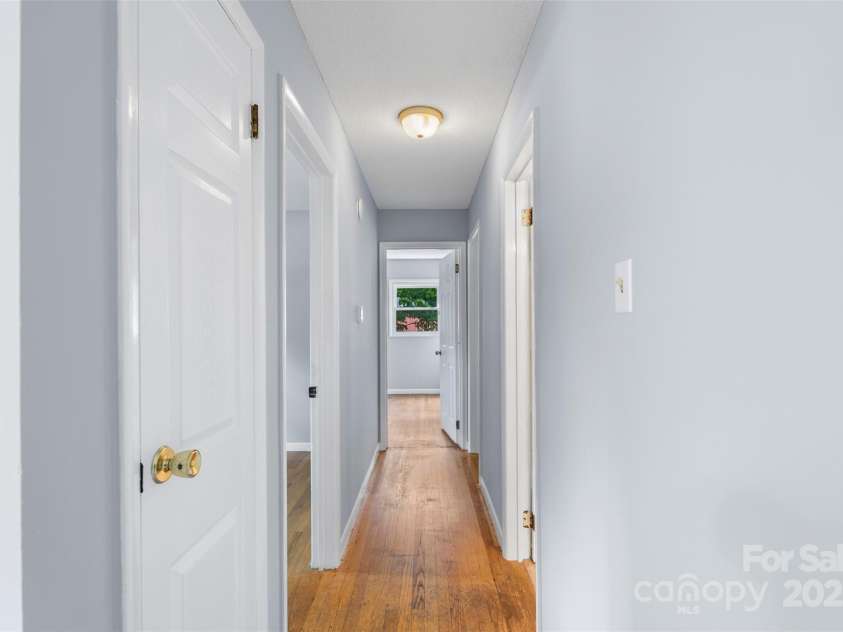 1075 Parkview Drive, Gastonia, NC 28054.  MLS# CAR4260732, YatesRealty ID 22456. 