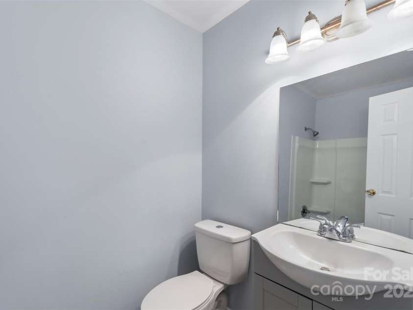 1075 Parkview Drive, Gastonia, NC 28054.  MLS# CAR4260732, YatesRealty ID 22456. 