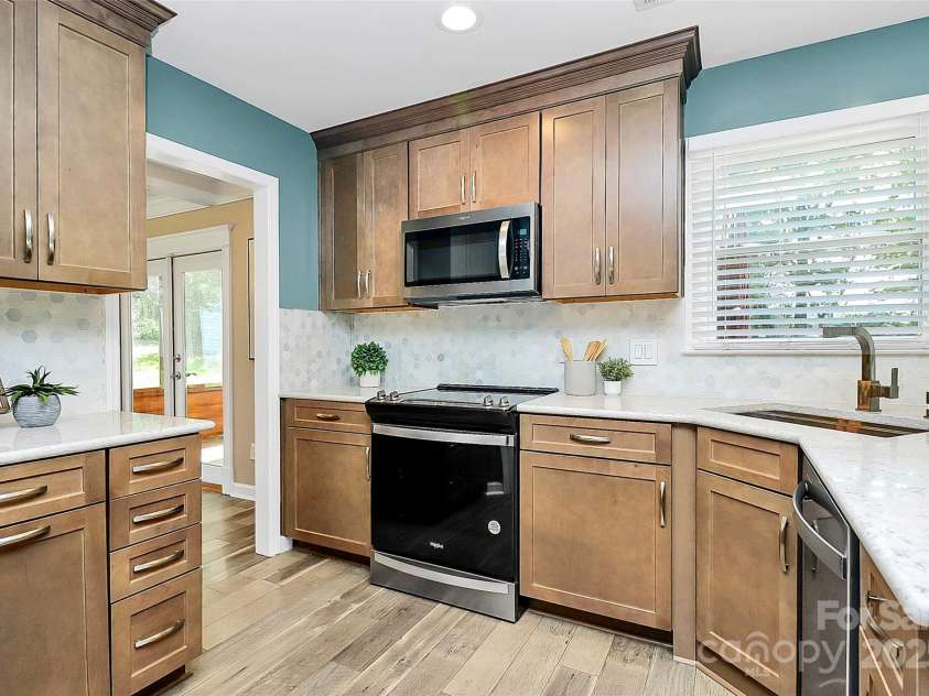 1011 Bydeford Court, Matthews, NC 28105.  MLS# CAR4266456, YatesRealty ID 22458. 