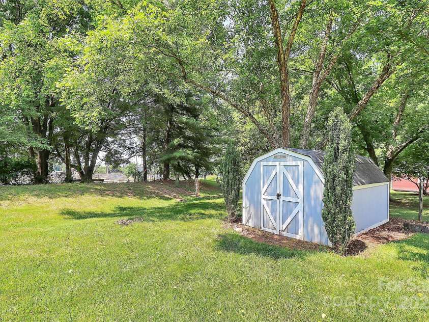 1011 Bydeford Court, Matthews, NC 28105.  MLS# CAR4266456, YatesRealty ID 22458. 