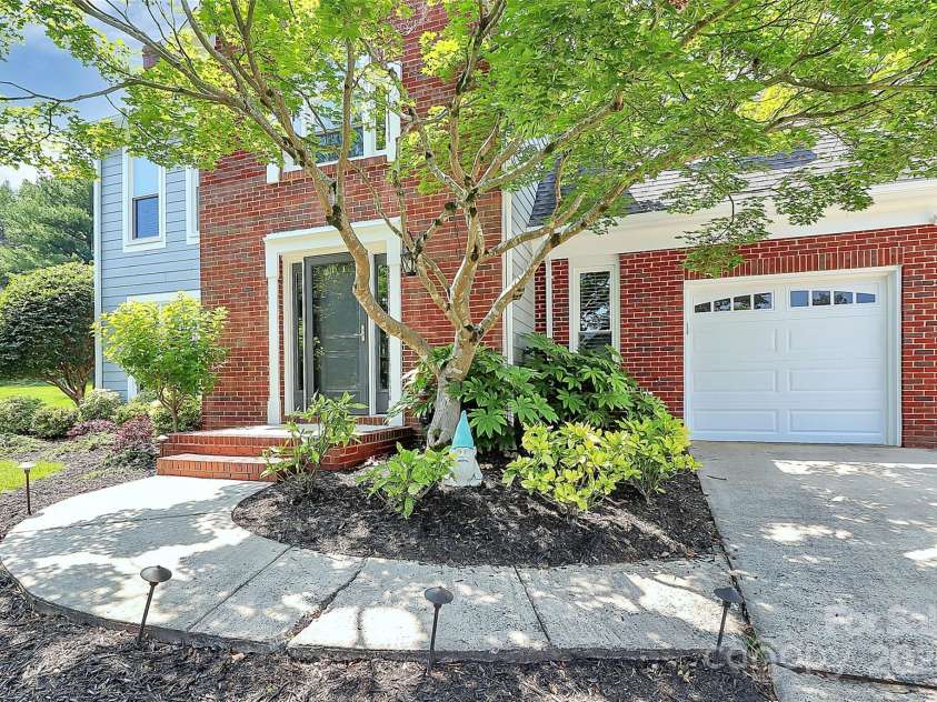 1011 Bydeford Court, Matthews, NC 28105.  MLS# CAR4266456, YatesRealty ID 22458. 