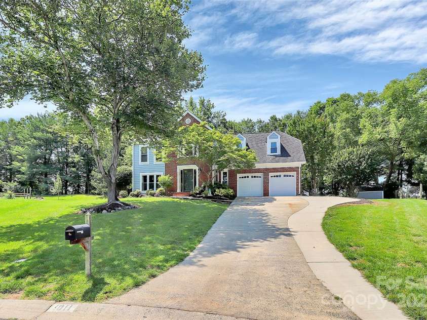 1011 Bydeford Court, Matthews, NC 28105.  MLS# CAR4266456, YatesRealty ID 22458. 
