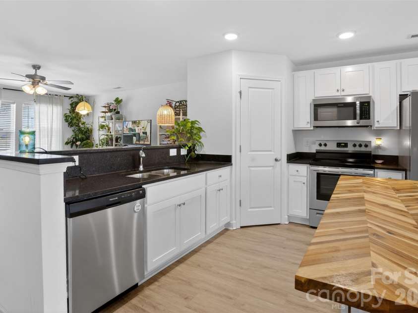 1526 Shepard Street, Kannapolis, NC 28083.  MLS# CAR4336339, YatesRealty ID 22458. 