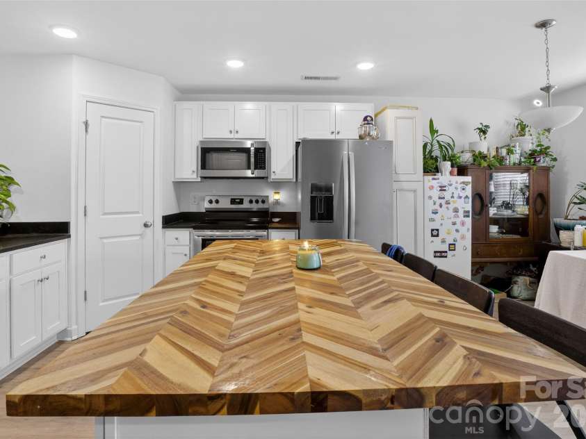 1526 Shepard Street, Kannapolis, NC 28083.  MLS# CAR4336339, YatesRealty ID 22458. 