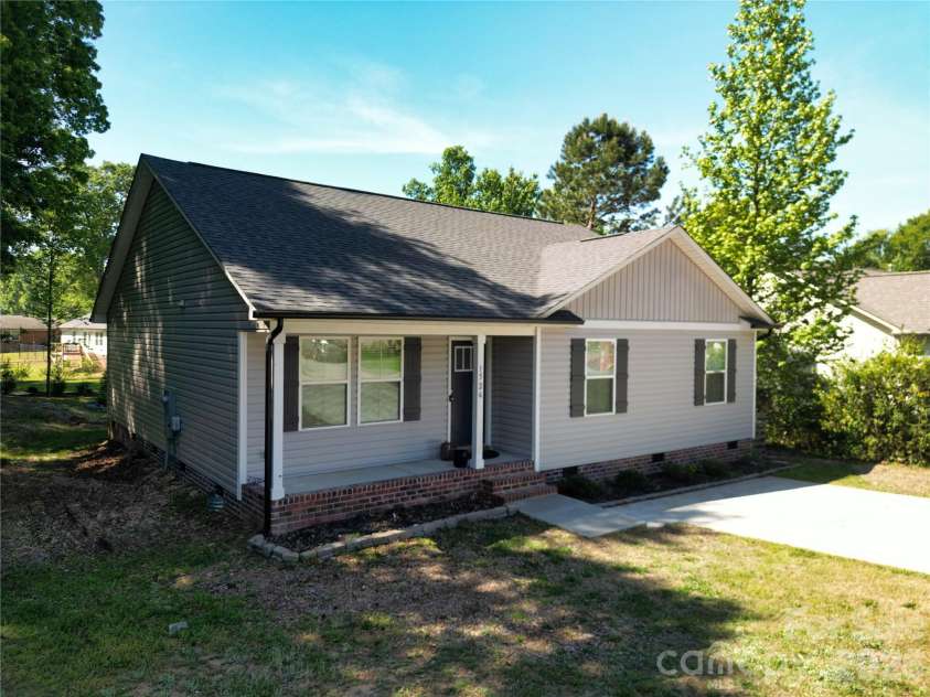 1526 Shepard Street, Kannapolis, NC 28083.  MLS# CAR4336339, YatesRealty ID 22458. 