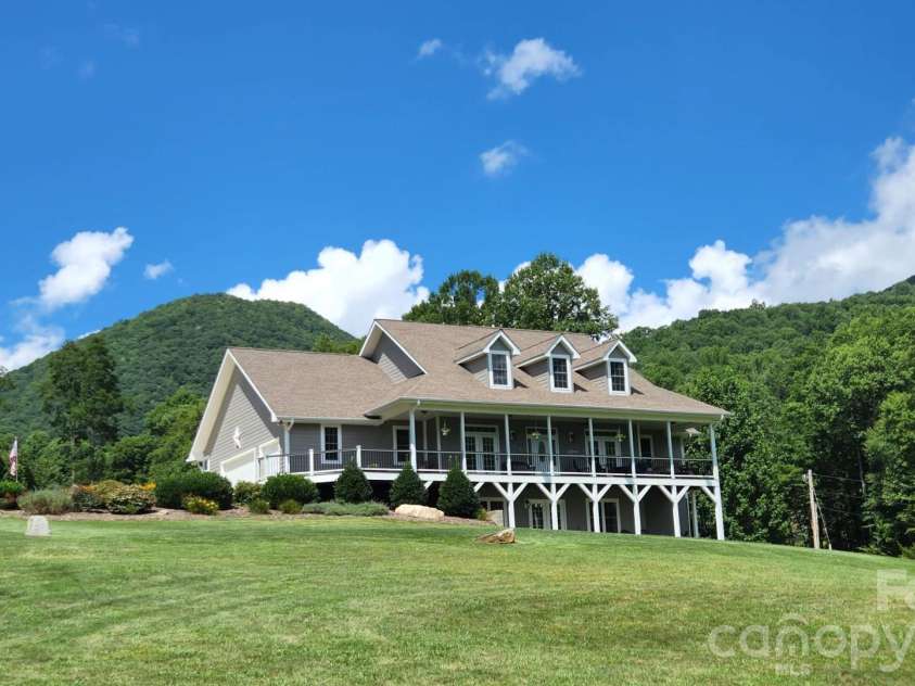 96 Buckeye Branch Drive, Clyde, NC 28721.  MLS# CAR4381986, YatesRealty ID 22459. 