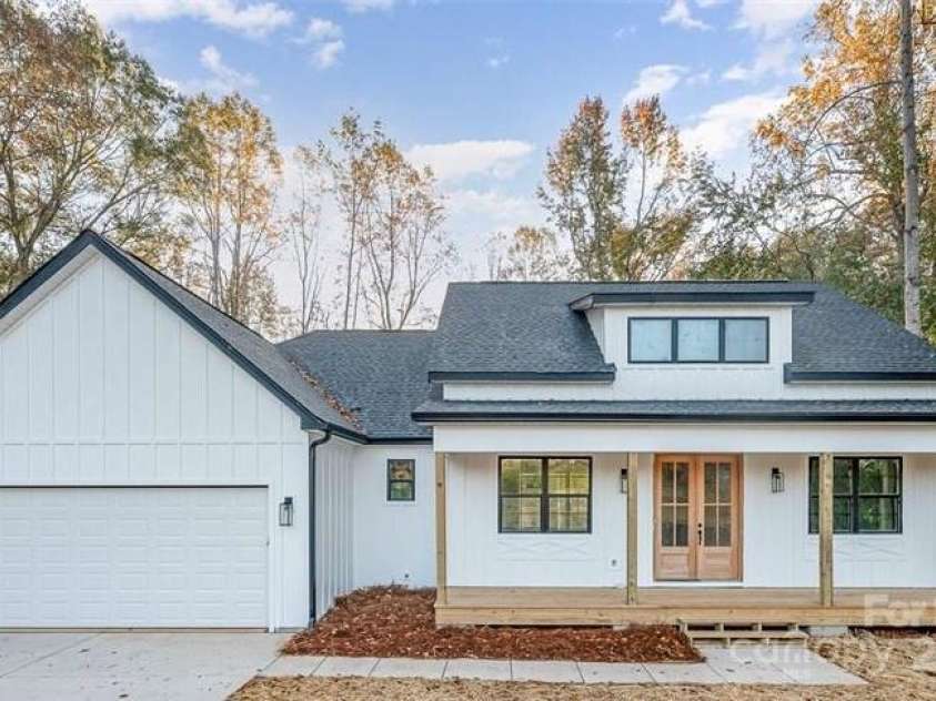 129 John Smith Road, York, SC 29745.  MLS# CAR4267427, YatesRealty ID 22460. 