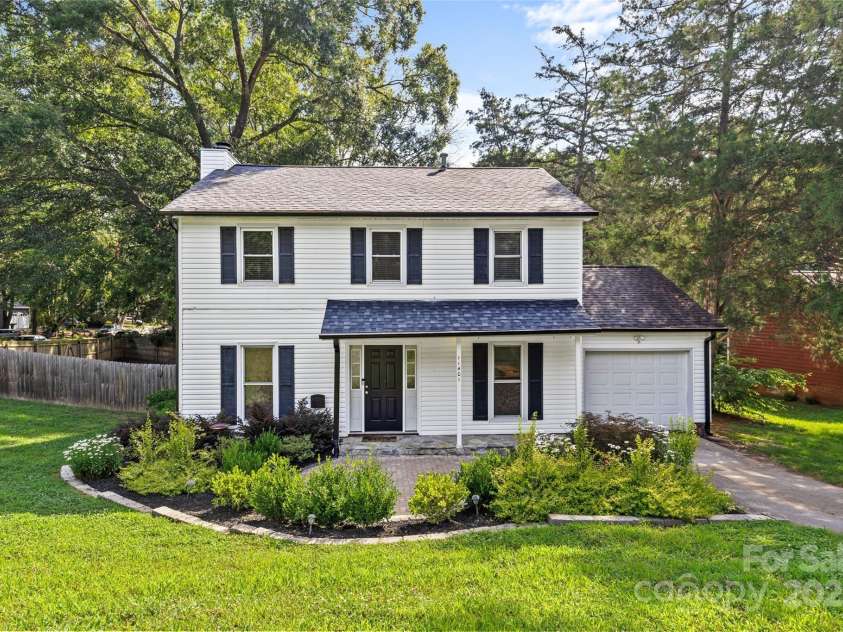 11401 Lone Star Circle, Charlotte, NC 28226.  MLS# CAR4273813, YatesRealty ID 22461. 