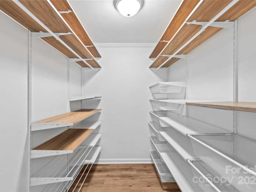 11401 Lone Star Circle, Charlotte, NC 28226.  MLS# CAR4273813, YatesRealty ID 22461. 