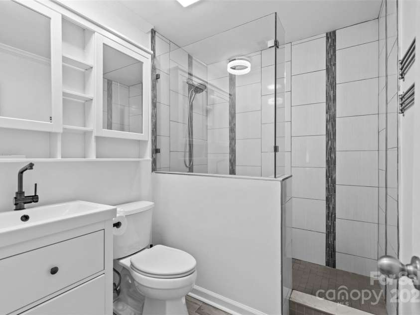 11401 Lone Star Circle, Charlotte, NC 28226.  MLS# CAR4273813, YatesRealty ID 22461. 