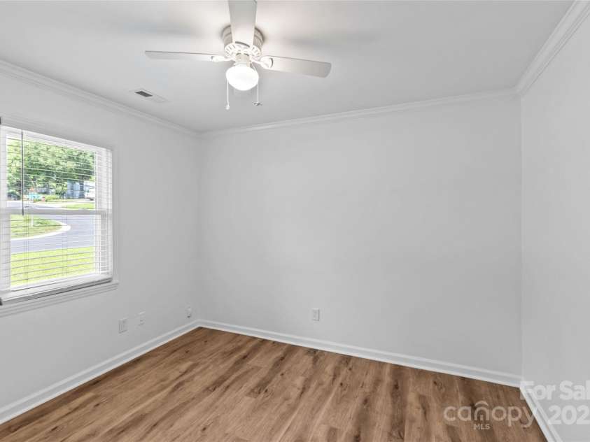 11401 Lone Star Circle, Charlotte, NC 28226.  MLS# CAR4273813, YatesRealty ID 22461. 