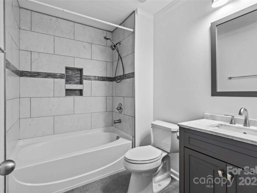 11401 Lone Star Circle, Charlotte, NC 28226.  MLS# CAR4273813, YatesRealty ID 22461. 