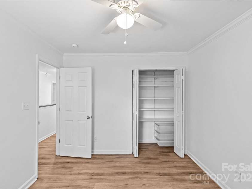 11401 Lone Star Circle, Charlotte, NC 28226.  MLS# CAR4273813, YatesRealty ID 22461. 