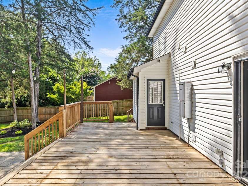 11401 Lone Star Circle, Charlotte, NC 28226.  MLS# CAR4273813, YatesRealty ID 22461. 