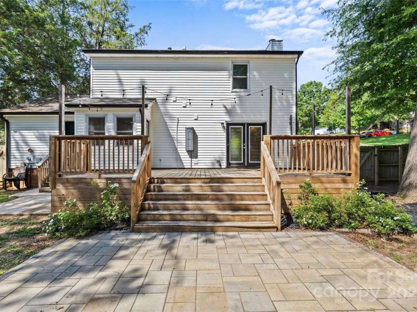 11401 Lone Star Circle, Charlotte, NC 28226.  MLS# CAR4273813, YatesRealty ID 22461. 